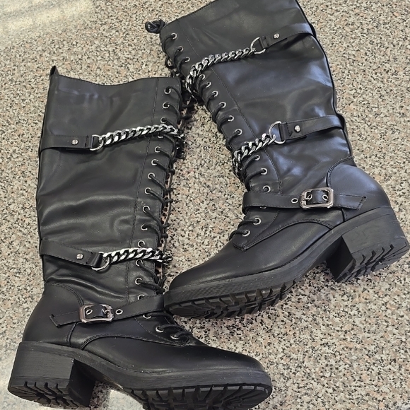 Black Chain-Embellished Women's Boots - Picture 3 of 4